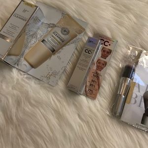 Travel Deluxe sample sized It Cosmetics Bundle